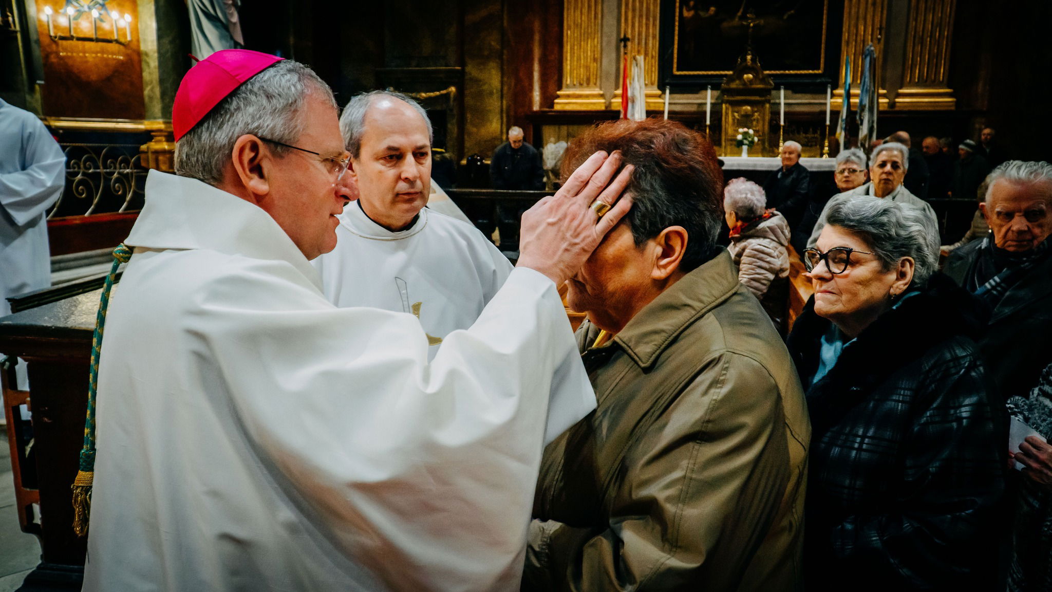 Kiszolgáltatták a betegek kenetét a nagyváradi székesegyházban