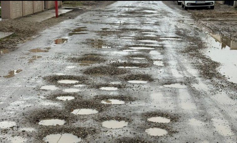 Panaszáradat a rossz utak miatt – reagált a polgármesteri hivatal