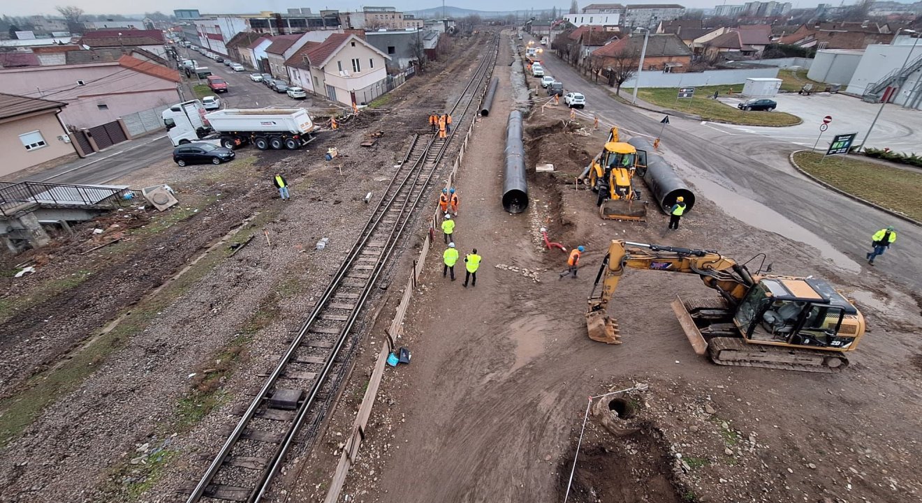 A kivitelező szerint maximális a mozgósítás a Nagyvárad–Kolozsvár vasútvonal 4. szakaszának építkezésén
