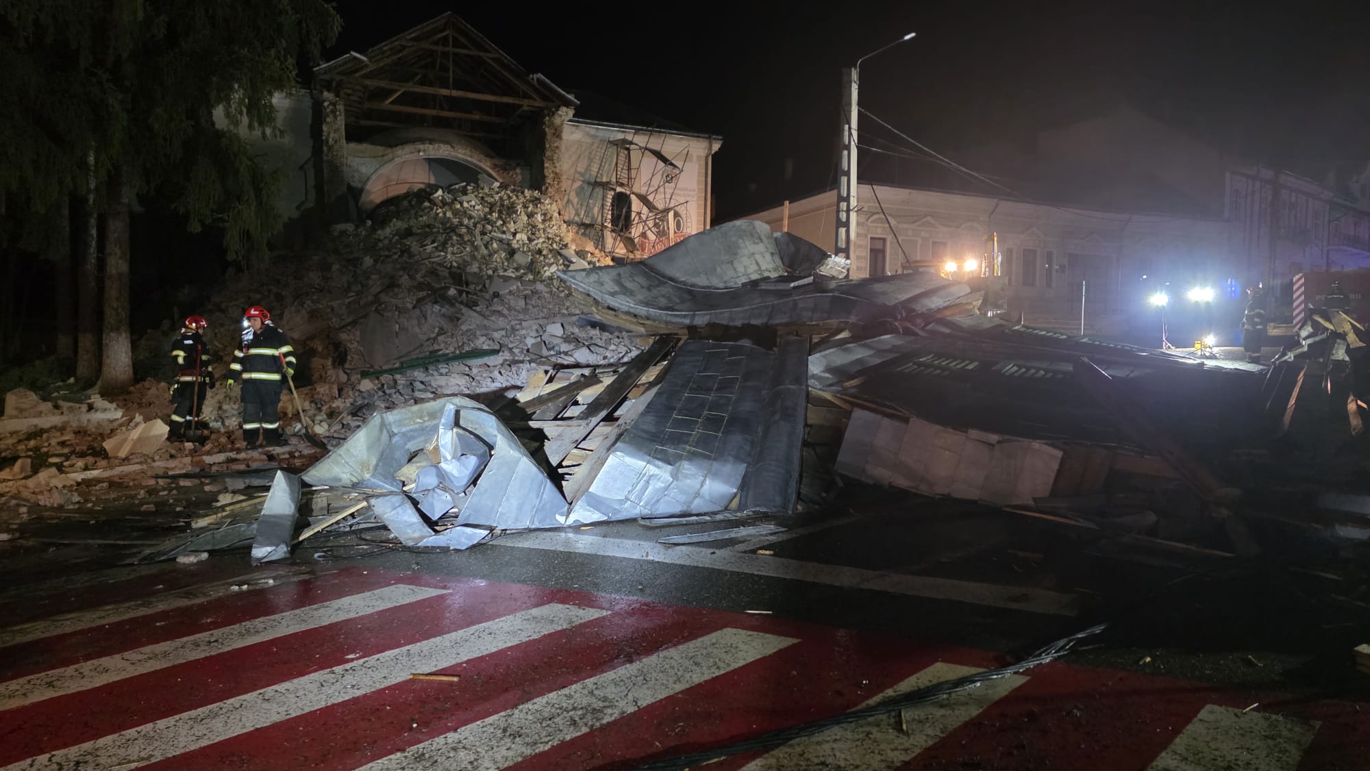 Teljesen megsemmisült a szilágycsehi református templom tornya│VIDEÓK