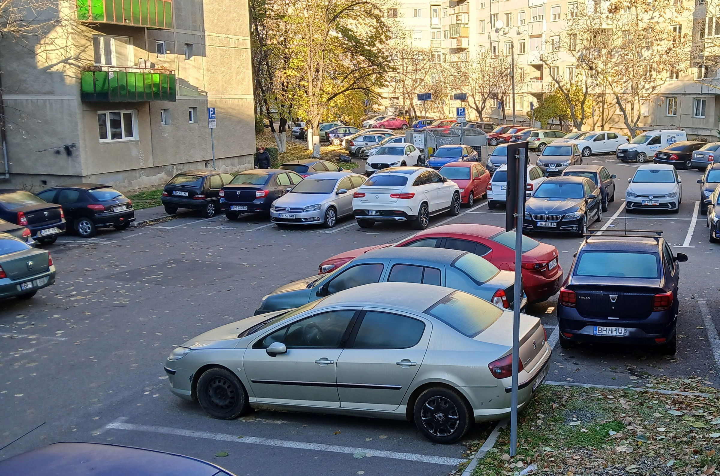 Aggódnak a váradiak az új lakóhelyi parkolóhely-szabályzat miatt