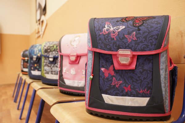 Megérkeztek Bihar megyébe a Rákóczi Szövetség ajándék iskolatáskái