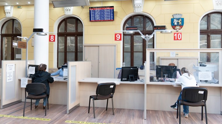 Külön ügyfélszolgálati pultnál segítik a lakóhelyi parkolókkal kapcsolatos ügyintézést