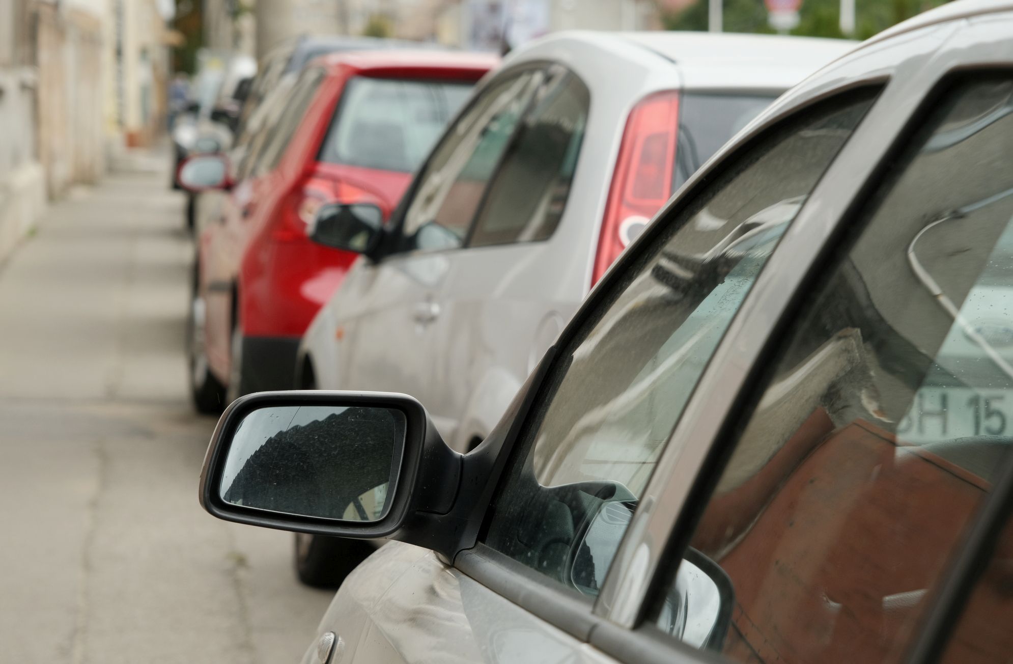 Ha nincs regisztráció, elveszítik a bérelt lakóhelyi parkolóhelyeiket a váradiak