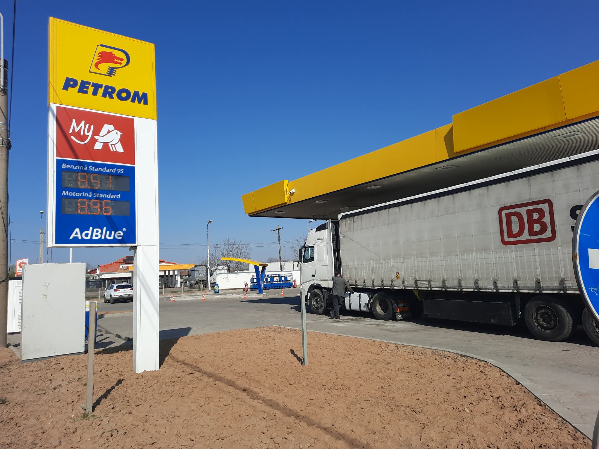 Árrobbanás a benzinkutakon: egyre közelebb a 10 lejes üzemanyag