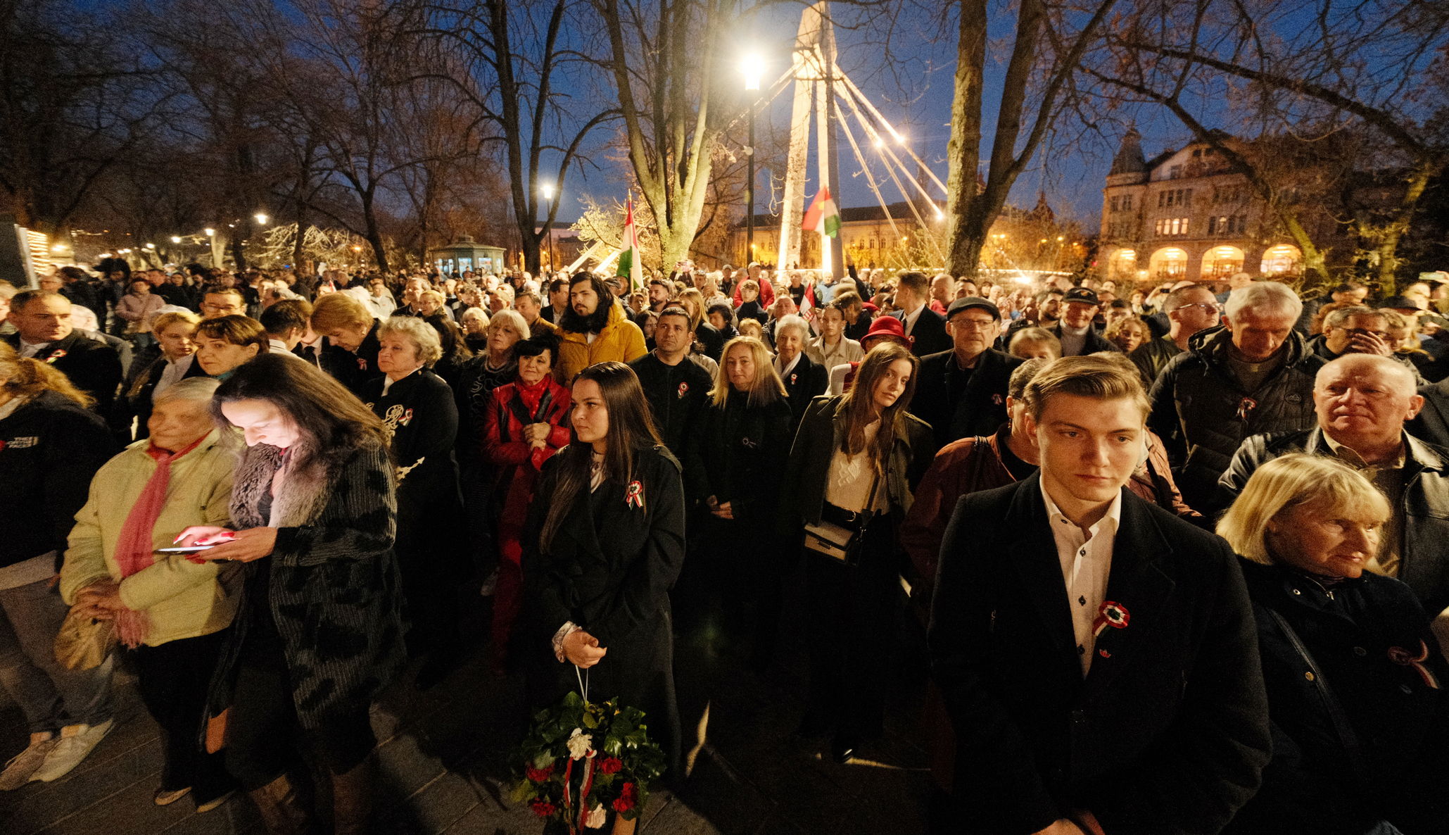 Méltóságteljesen, fáklyás felvonulással ünnepelték az idén is március 15-ét Nagyváradon | FOTÓK és VIDEÓK