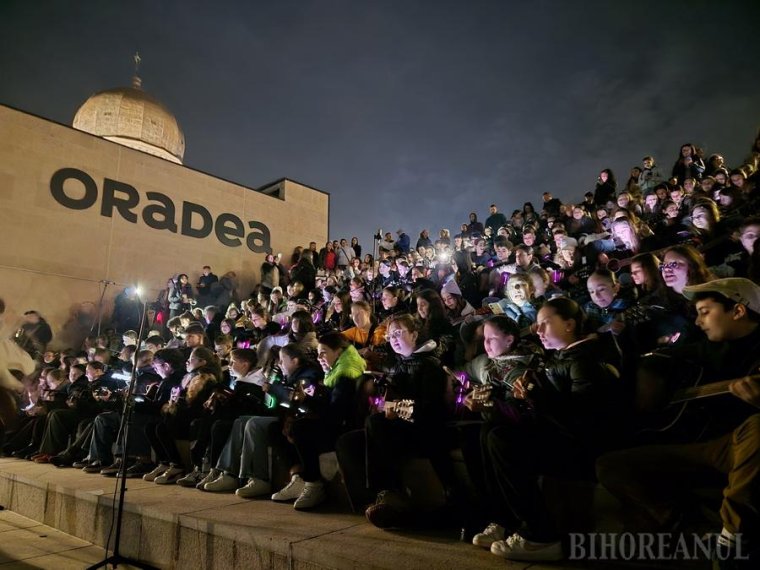 Leoltották a fényeket, és „felkapcsolták” a zenét: tizenegy kórus gyermekei ünnepelték a Föld óráját Nagyváradon