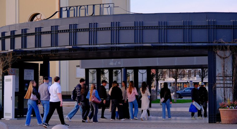 Munkaügyi miniszter: Áprilistól 28 ezer pályakezdő fiatal foglalkoztatását támogatja az állam