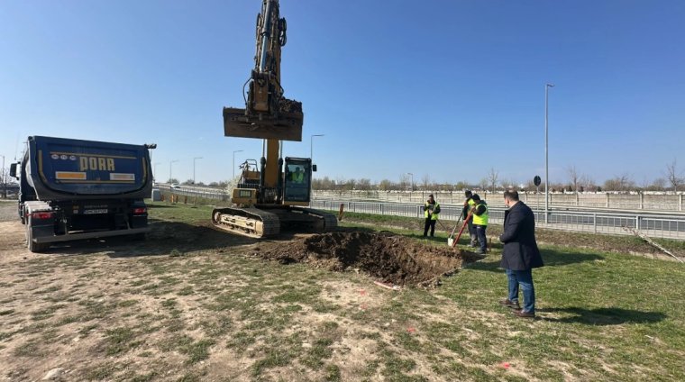 Új parkolóhelyek és zöldterületek készülnek a Thurzó Sándor utcában