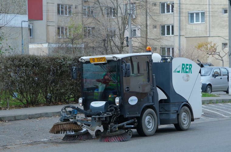 Tavaszi „nagytakarítás” Váradon: megtisztulnak az utcák és terek