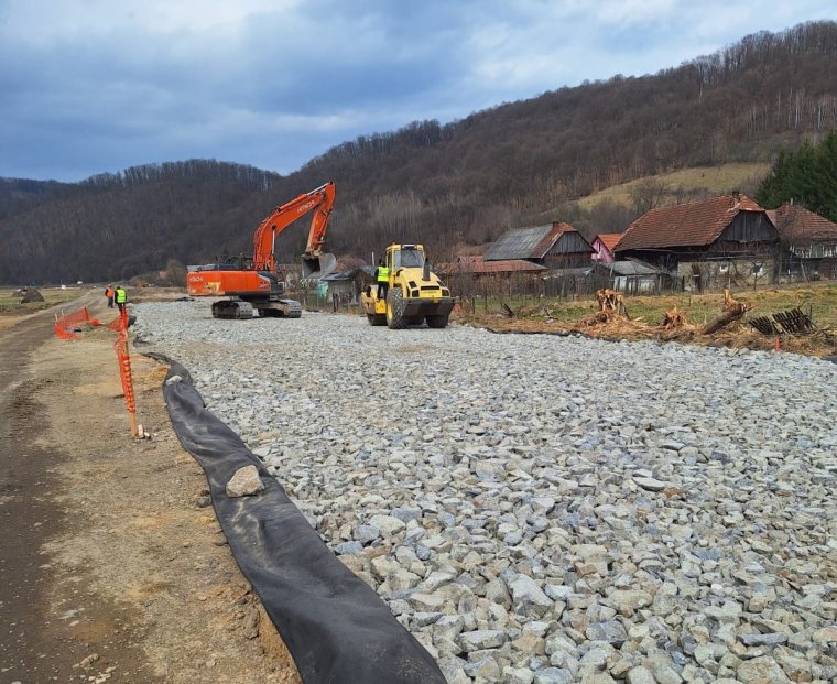 A Kolozsvár és magyar határ közötti vasútvonal újabb szakaszán kezdődtek el a felújítási munkálatok