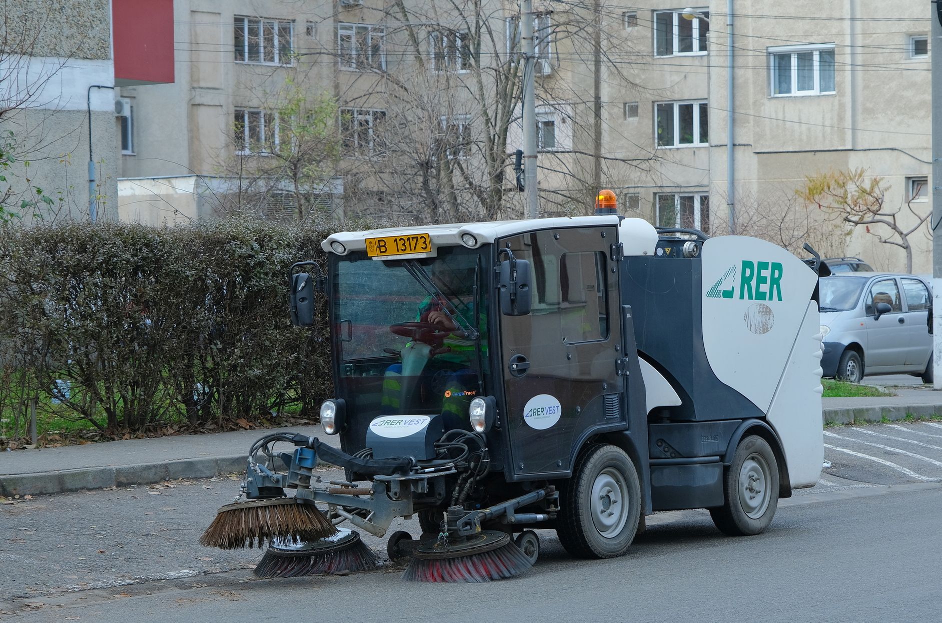 Tavaszi „nagytakarítás” Váradon: megtisztulnak az utcák és terek