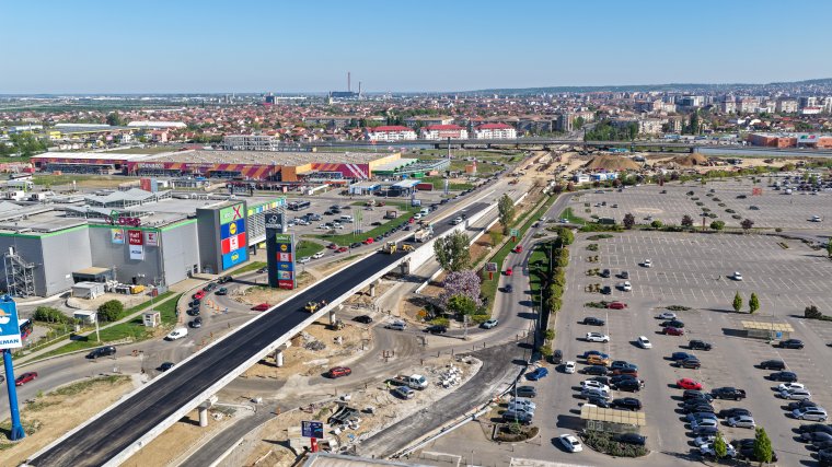 Leöntötték az első aszfaltréteget az Aradi úton épülő felüljárón