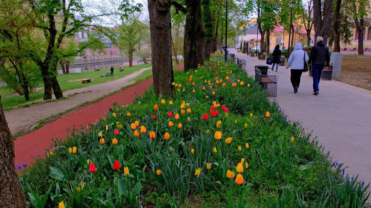 Átadás előtt a megújult Ezredévi Emléktér, a Rhédey-kert korszerűsítésére még várni kell