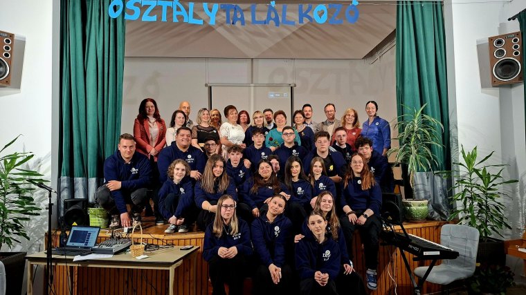Osztálytalálkozó: nagykorúsítási ünnepséget szerveztek a Szent László Líceumban