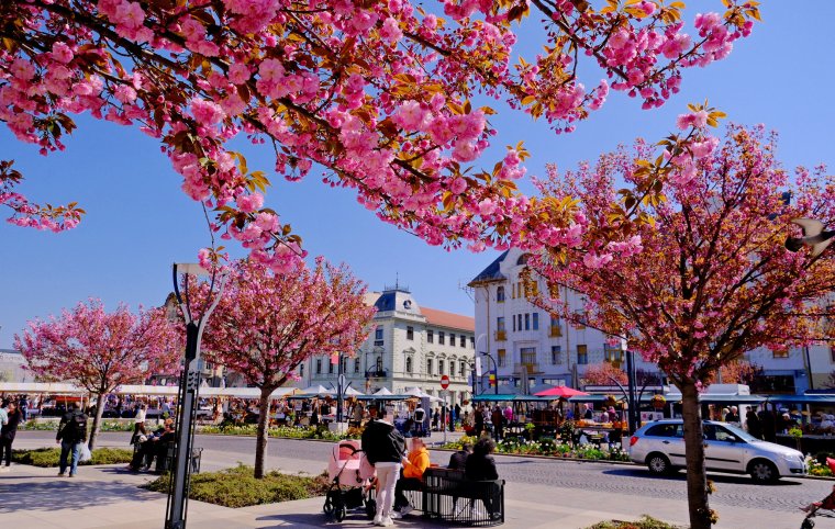 Marad a bolondos áprilisi időjárás, de legalább melegebb lesz