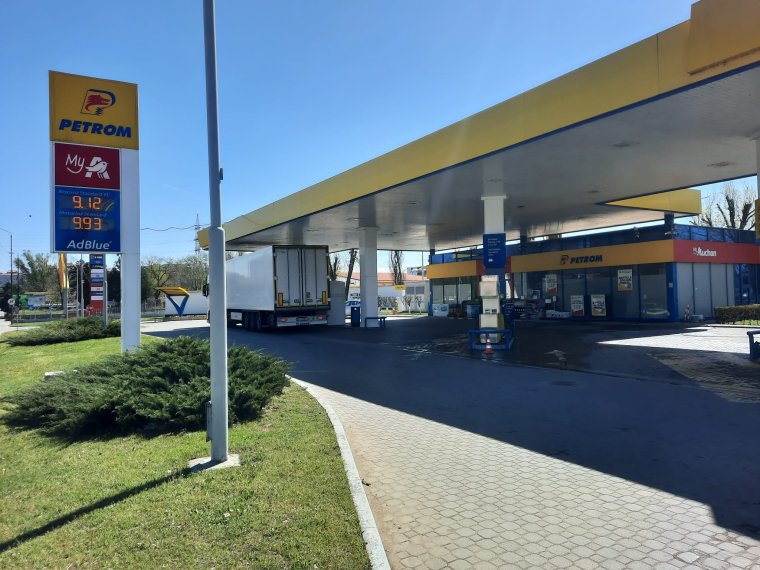 Csökkent ugyan a dízel ára, de drága maradt a tankolás