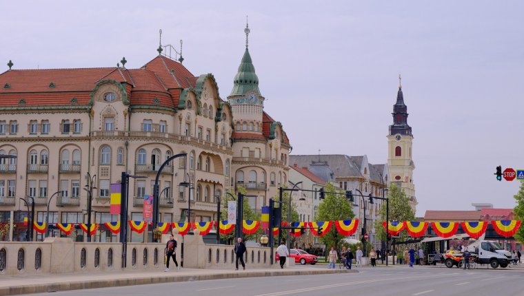 Csókolgatni kellene a lobogót a román zászló ünnepén az AUR törvényjavaslata szerint