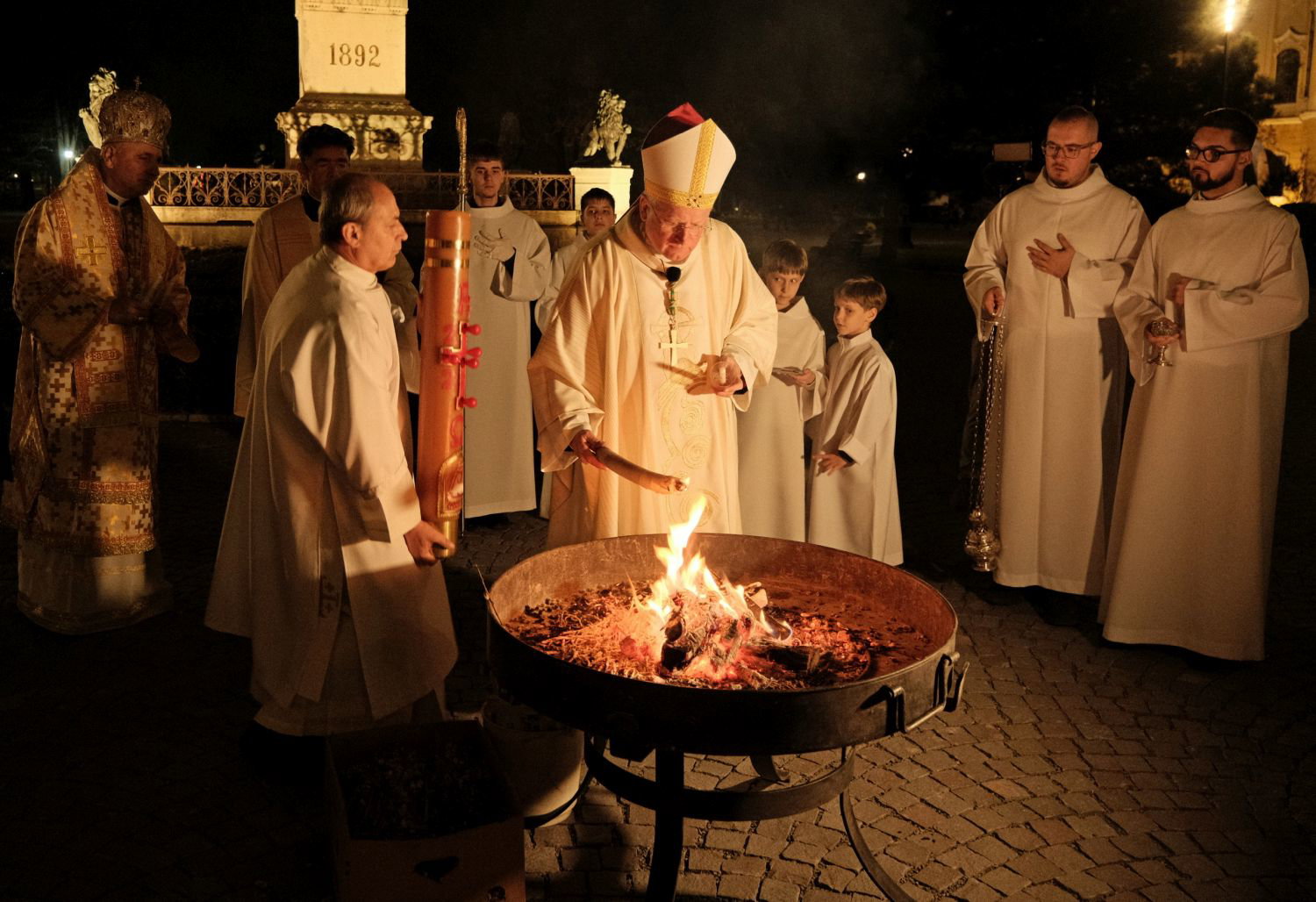 Feltámadási szentmisét ünnepeltek a nagyváradi római katolikus székesegyházban | FOTÓK és VIDEÓK!