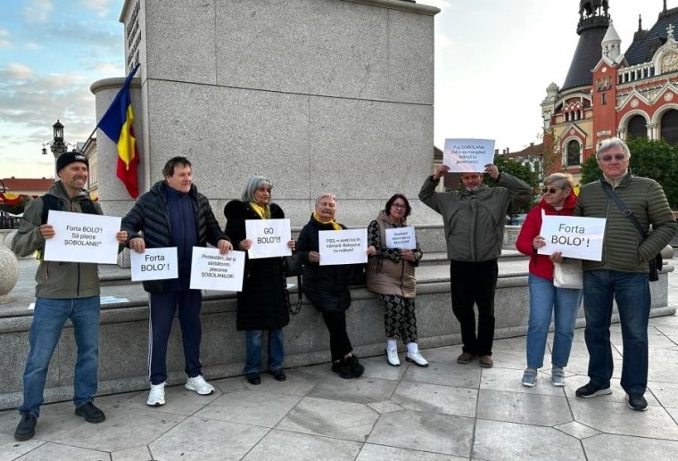 Nyolc ember tüntetett Nagyvárad központjában Ilie Bolojan mellett