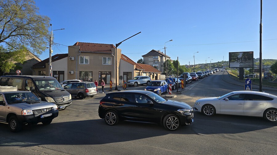 Nagyvárad: fennakadásokat okoz a jelzőlámpák cseréje a Rogériuszon