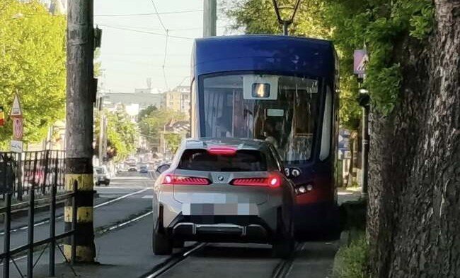 Utat tévesztett egy BMW a nagyváradi állomásnál