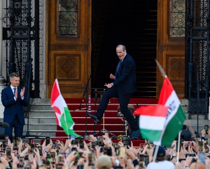 Tőkés László: „A Kossuth tér szakralitását is megcsúfolta” Hegedűs Zsolt tánca