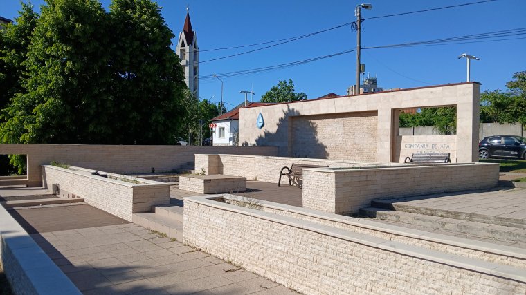 Leromlott állapotban a Béke-dombi szökőkút