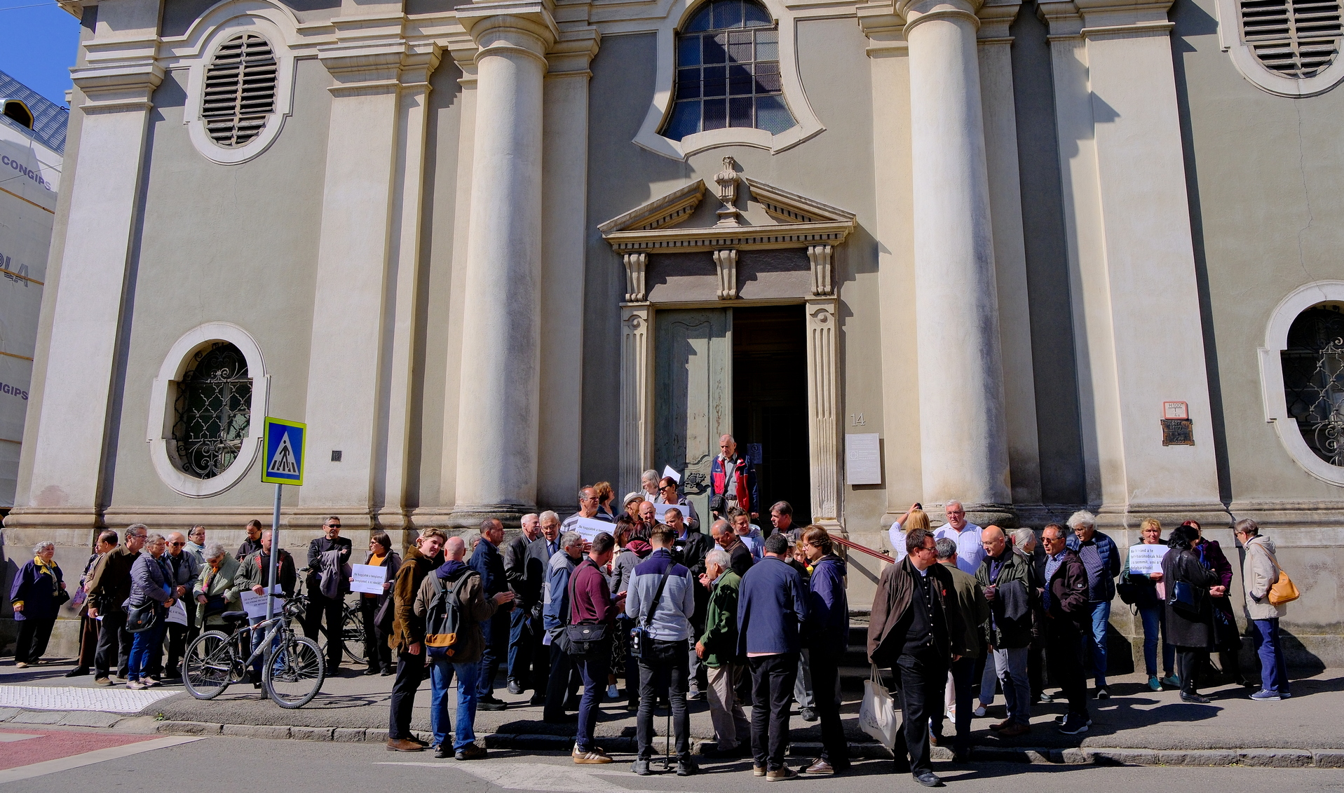 A polgármesteri hivatal szerint jogszerű volt a hajnalban végrehajtott falbontásos birtokbavétel