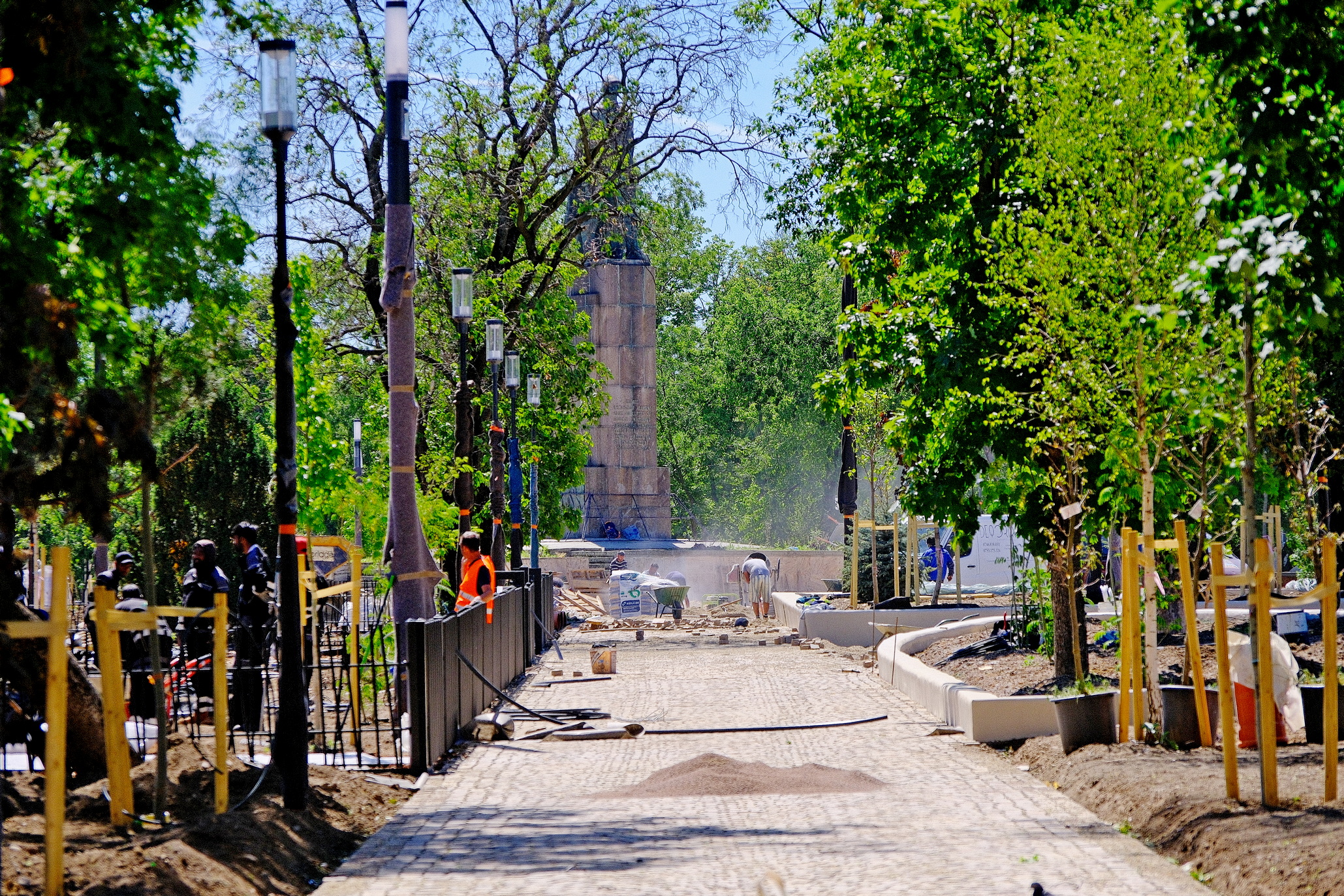 Csúsznak a parkfelújítások Váradon: újabb egy hónapot kaptak a kivitelezők