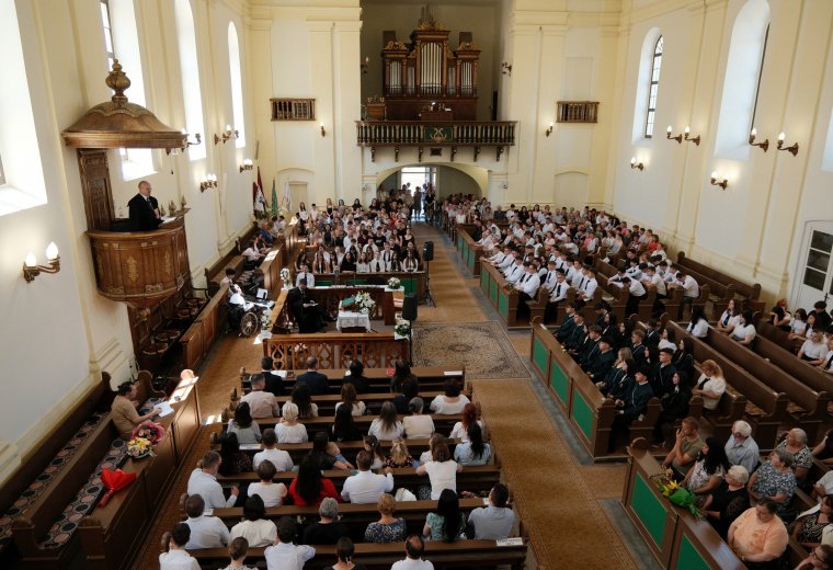 Elballagott a Lorántffy Zsuzsanna Református Gimnázium két tizenkettedikes osztálya