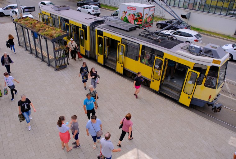 Pótlóbuszok közlekednek a villamosok helyett, a sínfelújítás miatt Várad egy részén