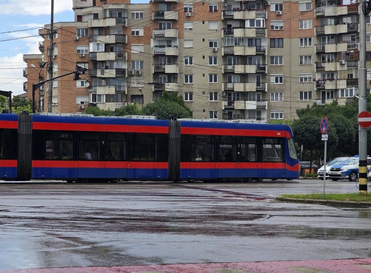 Villám csapott egy oszlopba Nagyváradon, megbénult a villamosközlekedés a Decebal piac környékén