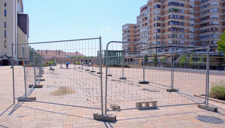 Elhúzódik a Mihai Viteazul tér javítása