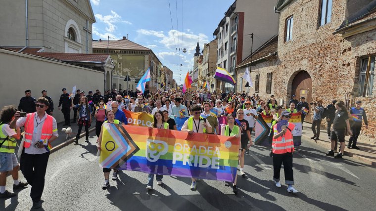 Engedély nélkül is megszervezték a Pride felvonulást Nagyváradon│Fotók és videó