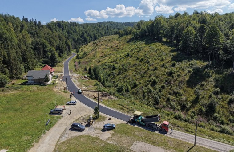 Korszerűsítik a Biharfüredre vezető utat: látványos fotókon mutatjuk a munkálatokat