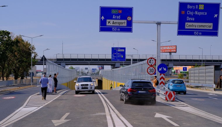 Csaknem egy év alatt elkészült a beruházás: átadták a forgalomnak az Aradi úti alul- és felüljárót