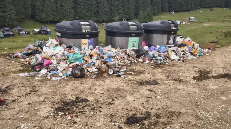 Szeméthegyek a népszerű kirándulóhelyen: felelős magatartásra kérik a turistákat