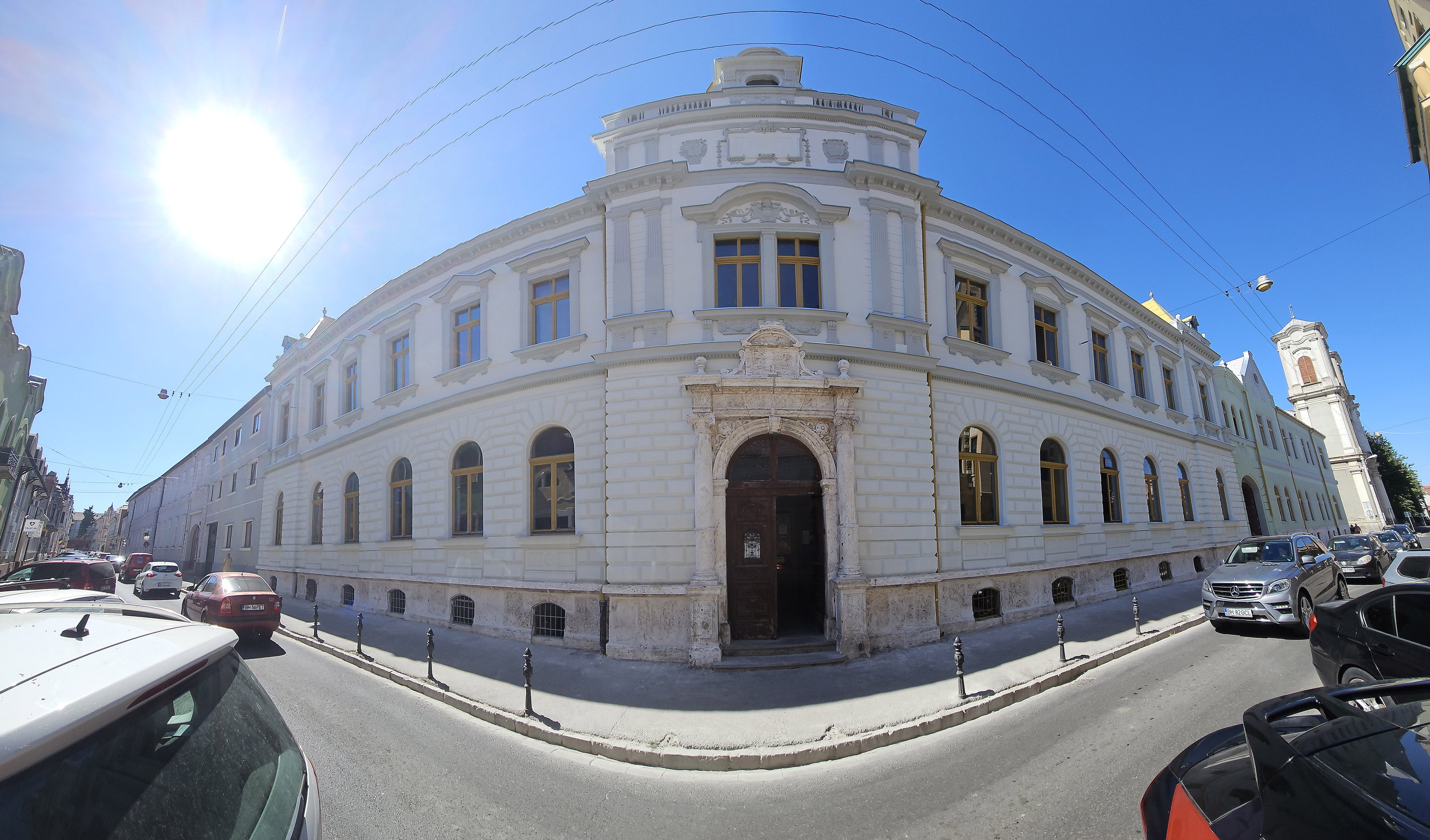 Még folytatódik a nagyváradi postapalota korszerűsítése