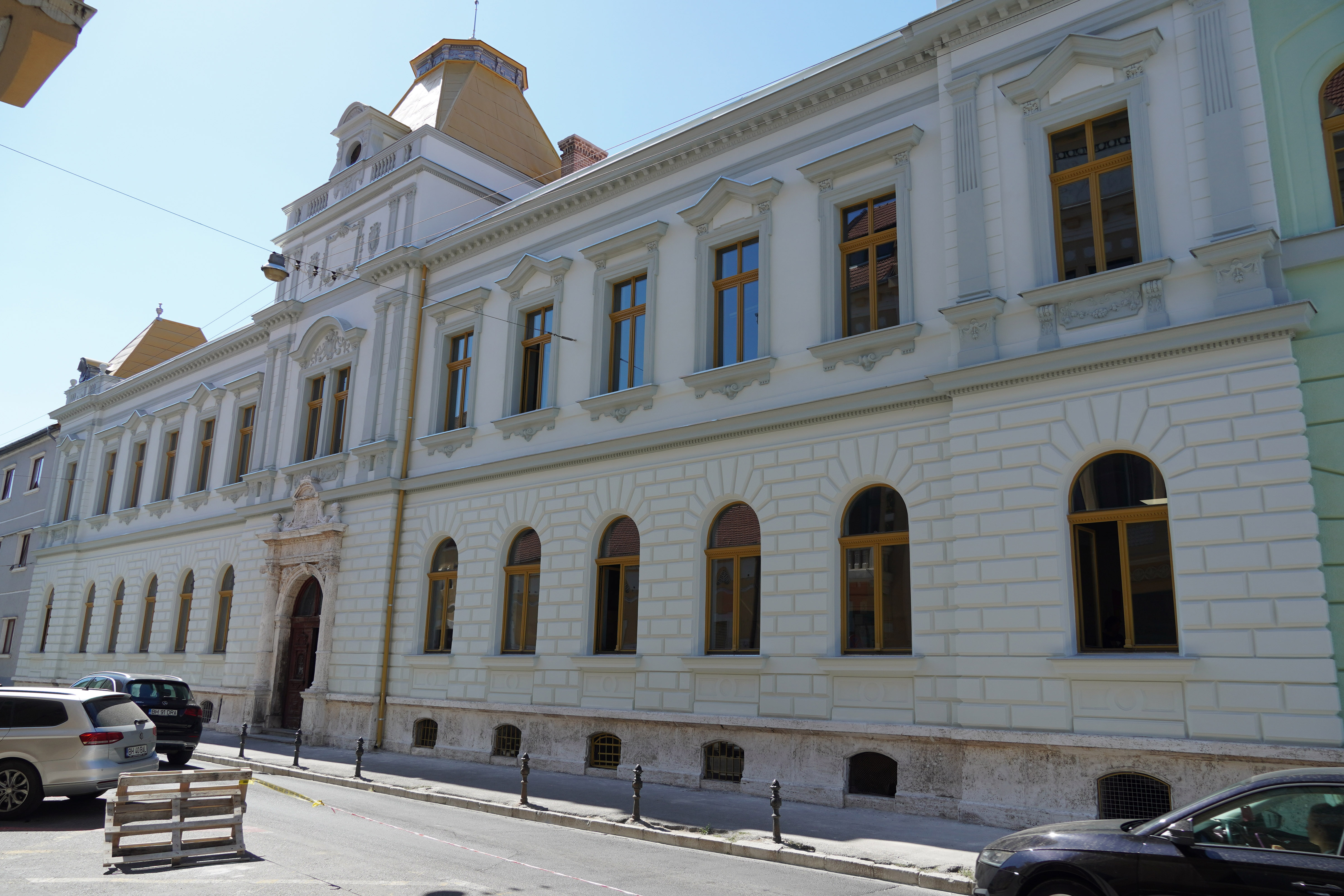 Meghozta az eredményt a többletadó: megújult a nagyváradi postapalota homlokzata