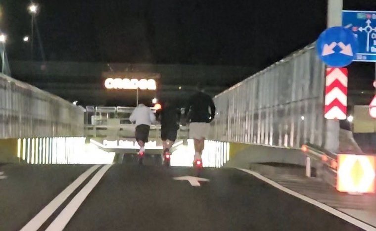 Éjszakai rollerversenyt rendezett négy váradi fiatal, parázs vita alakult ki a szülői felelősségről