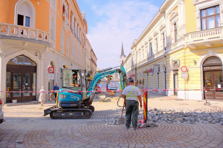 A célegyenesben a nagyváradi Fő utca felújítása
