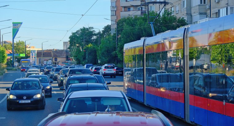 Iskolakezdés: megbénult az autós forgalom Nagyváradon a reggeli csúcsidőben