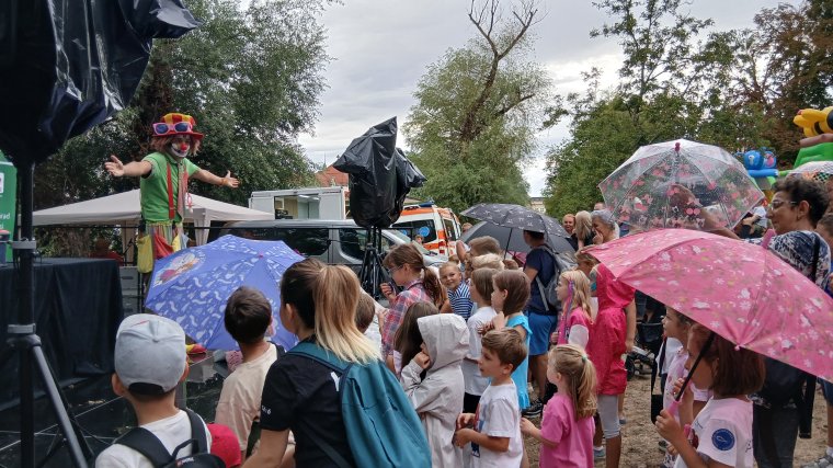 Játékkal, nevetéssel búcsúztatták a nyarat a nagyváradi Körös-parton