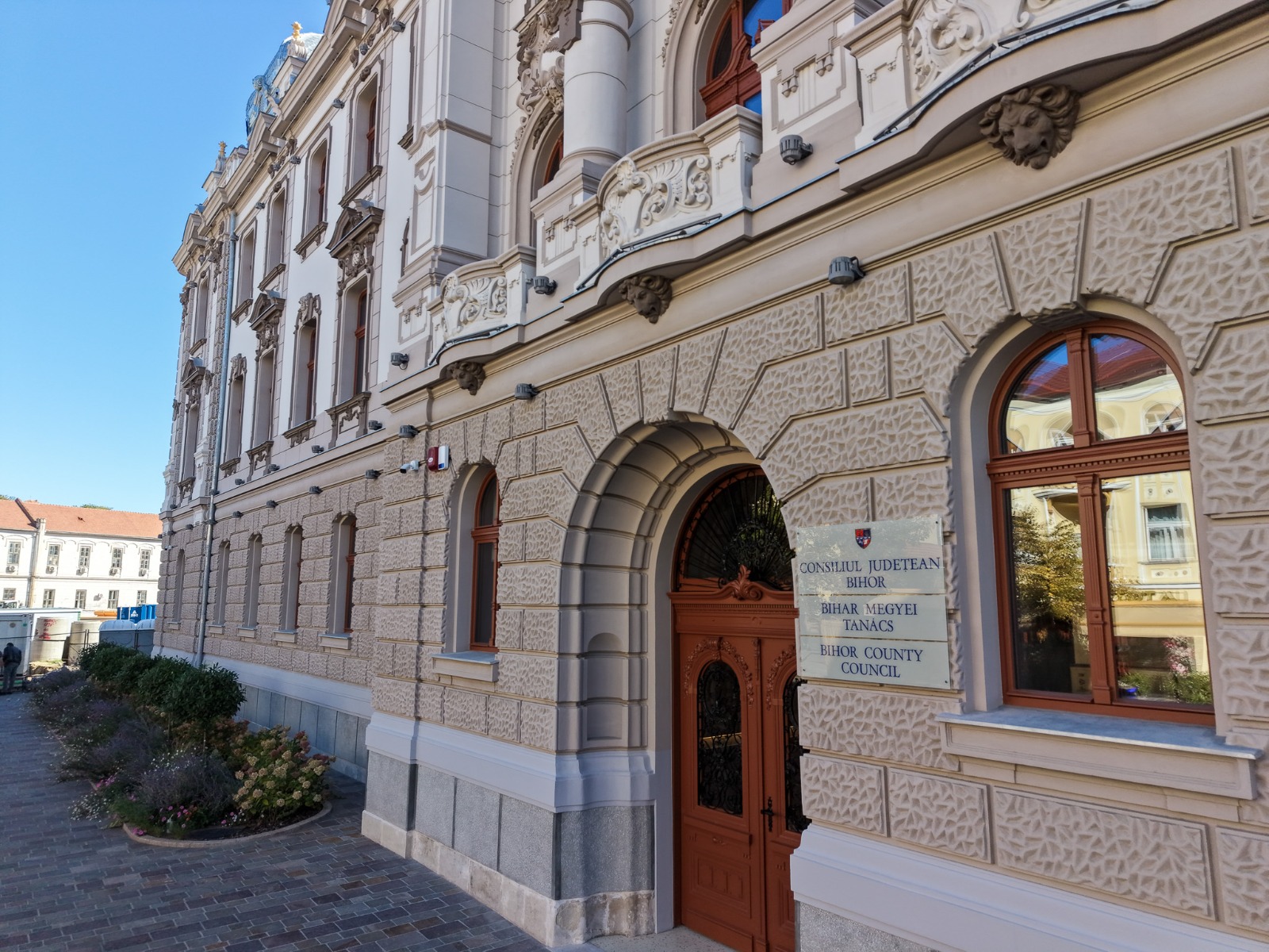 Ünnepélyesen felavatták a Bihar Megyei Tanács új székhelyét | GALÉRIA