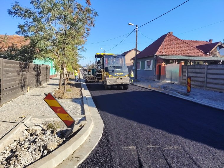 Utcafelújítás Biharpüspökiben: aszfaltozzák a Mărgelelor utcát