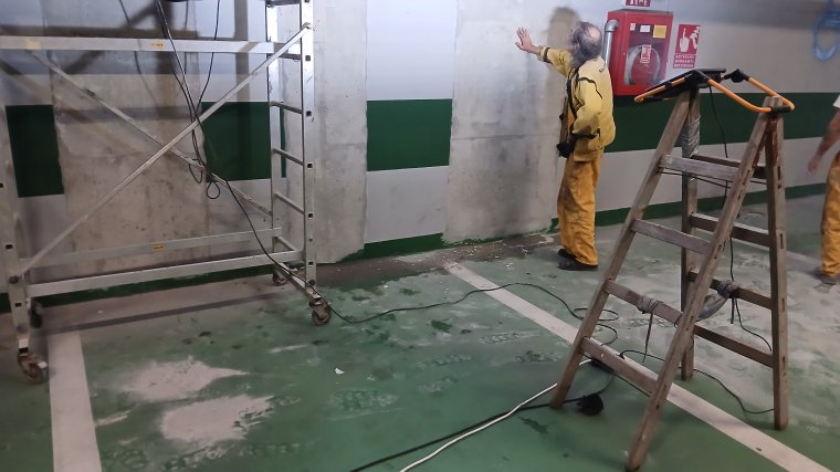 Víz szivárog a nagyváradi mélygarázsba, három hétig tartanak a javítási munkálatok