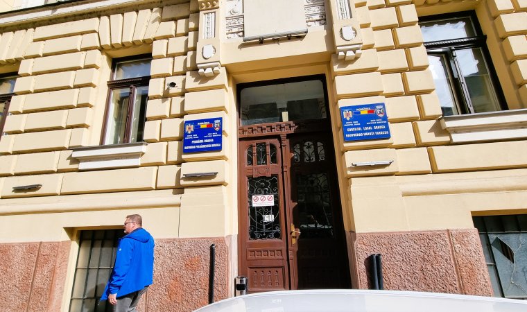 Megnyílt a váradi városháza Teleki utcai bejárata