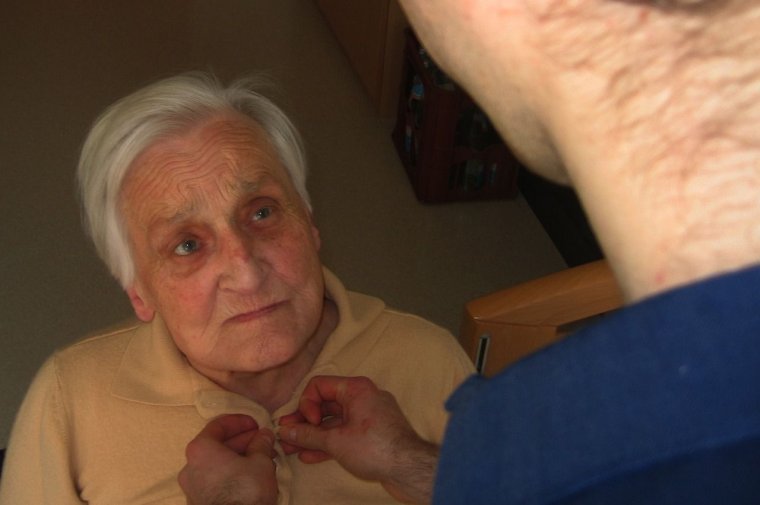 Nem (csak) a feledékenység az Alzheimer-kór első jele