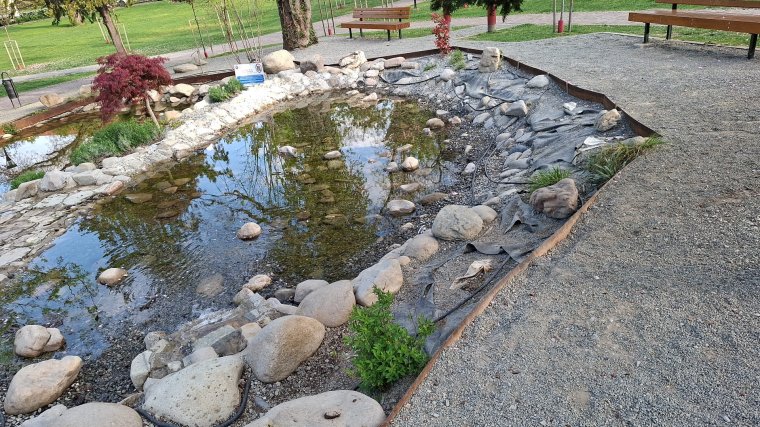 Máris rongálás történt a Petőfi-parkban